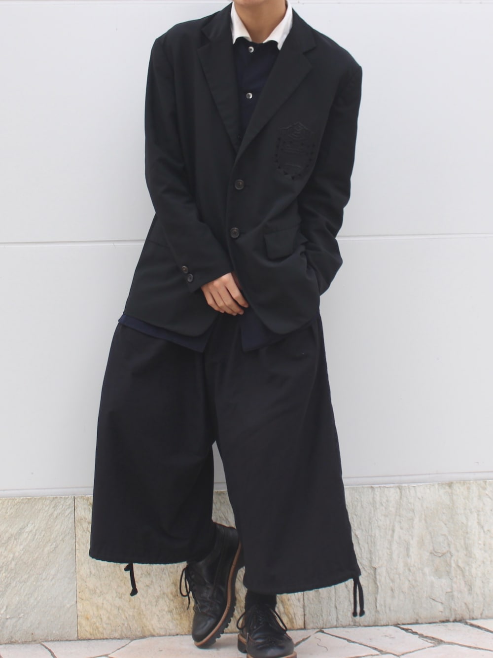 「ヨウジヤマモト、ヨウジヤマモトプールオム、yohji yamamoto pour homme、yohjiyamamoto、ZOZO公認ユーザー、シンプルコーデ、秋のコーデ、黒、レイヤードスタイル」｜「Dr. MartensのDr.Martens 3989STRAW BROGUE SHOE (BLACK)（その他シューズ、ブラック系）」を使った、Louisさん（メンズ・173cm）の秋コーディネートの1枚目の写真