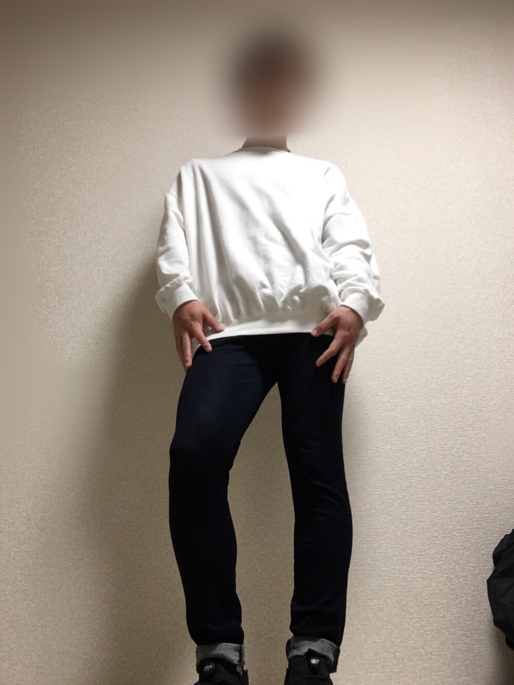 「デニムパンツ、ポンプフューリー、ビッグシルエット、春コーデ」｜「HAREのウルトラビッグスウェット2(HARE)（スウェット、ホワイト系）」を使った、　　しょうさん（メンズ・175cm）の春コーディネートの1枚目の写真