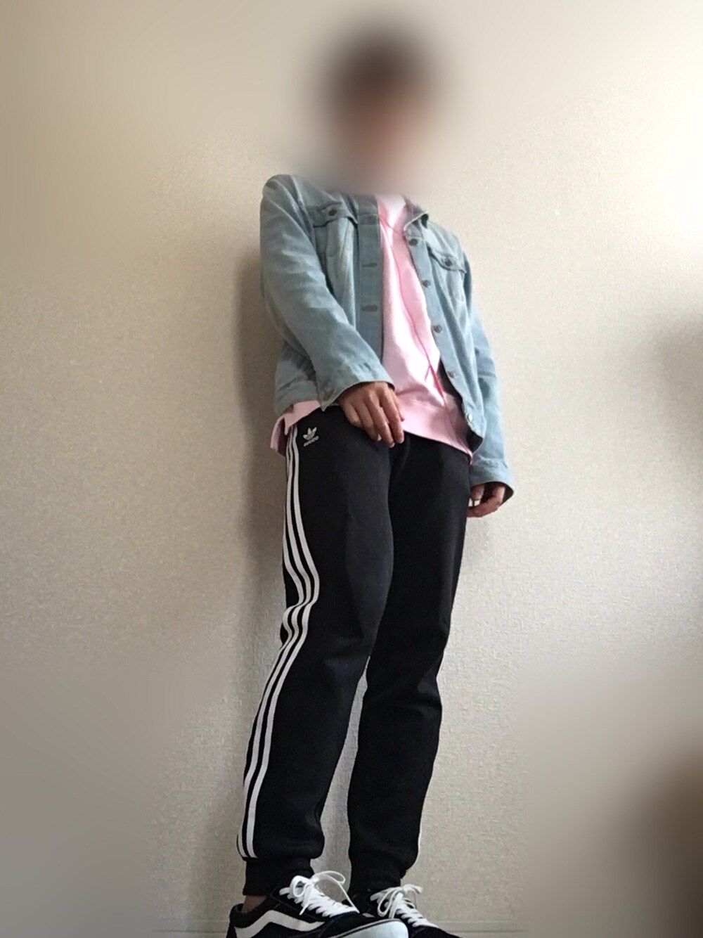 「春コーデ、オールドスクール、トラックパンツ、ピンク、Gジャン」｜「RAGEBLUEのストレッチデニムGジャン/742468（デニムジャケット、ブルー系）」を使った、　　しょうさん（メンズ・175cm）の春コーディネートの1枚目の写真