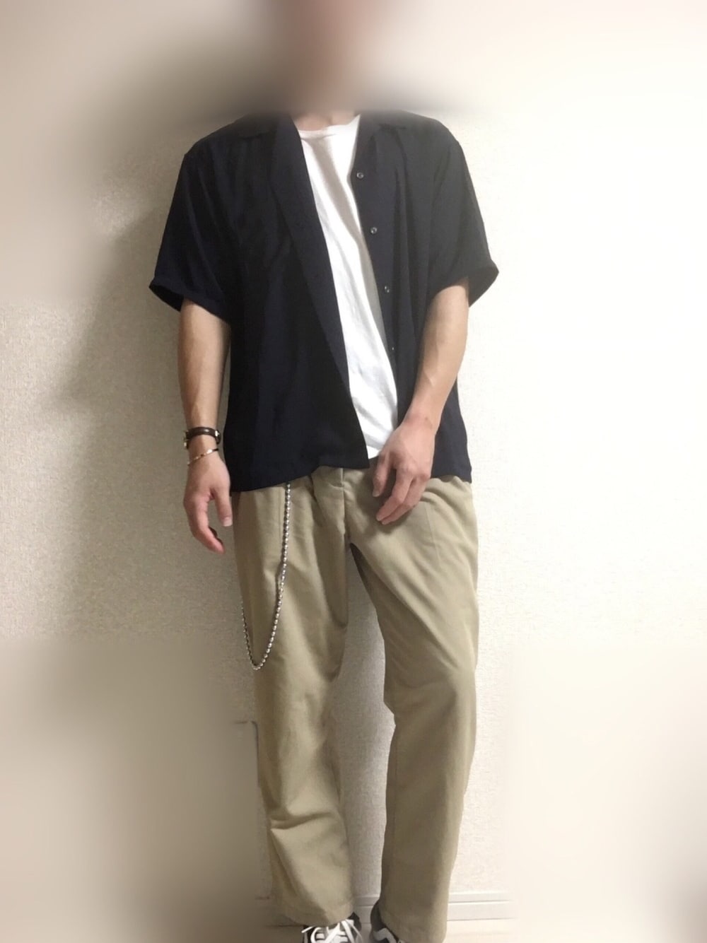 「半袖シャツ、オープンカラーシャツ、ネイビー、ウォレットチェーン、ワイドパンツ、オールドスクール」｜「RAGEBLUEのオープンカラーシャツSS/803694（シャツ/ブラウス、ブルー系）」を使った、　　しょうさん（メンズ・175cm）の夏コーディネートの1枚目の写真