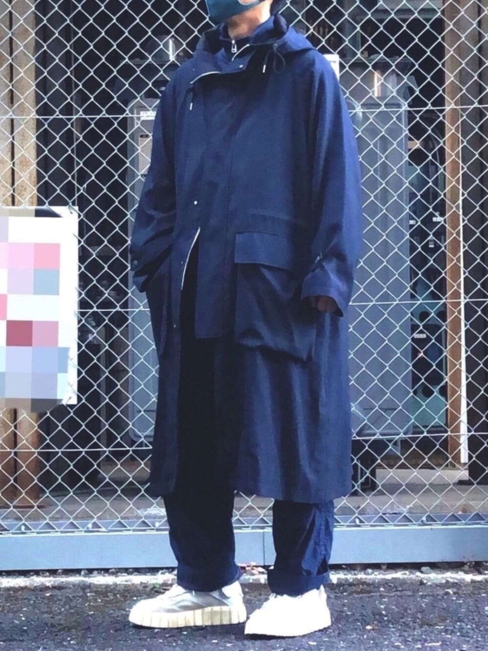 「ネイビー、ネイビーコーデ、白スニーカー、モッズコート、秋冬コーデ、オトナカジュアル、ロングコート、年末WEAR感謝祭、EDIFICE」｜「EYTYSの＜Eytys＞ ORACLE TUMBLED/スニーカー（スニーカー、ホワイト系）」を使った、HMさん（メンズ・175cm）の冬コーディネートの1枚目の写真