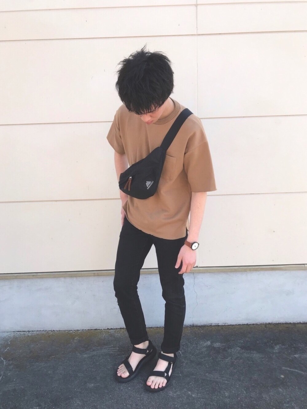 「休日スタイル、今日のコーデ、シンプル、UNIQLO、夏、ゆるコーデ、teva、黒スキニー、GLOBAL WORK、RAGEBLUE」｜「RAGEBLUEの【吸水速乾】配色WフェイスTシャツ/834538（Tシャツ/カットソー、ベージュ系）」を使った、ゆーとさん（メンズ・171cm）の春コーディネートの1枚目の写真