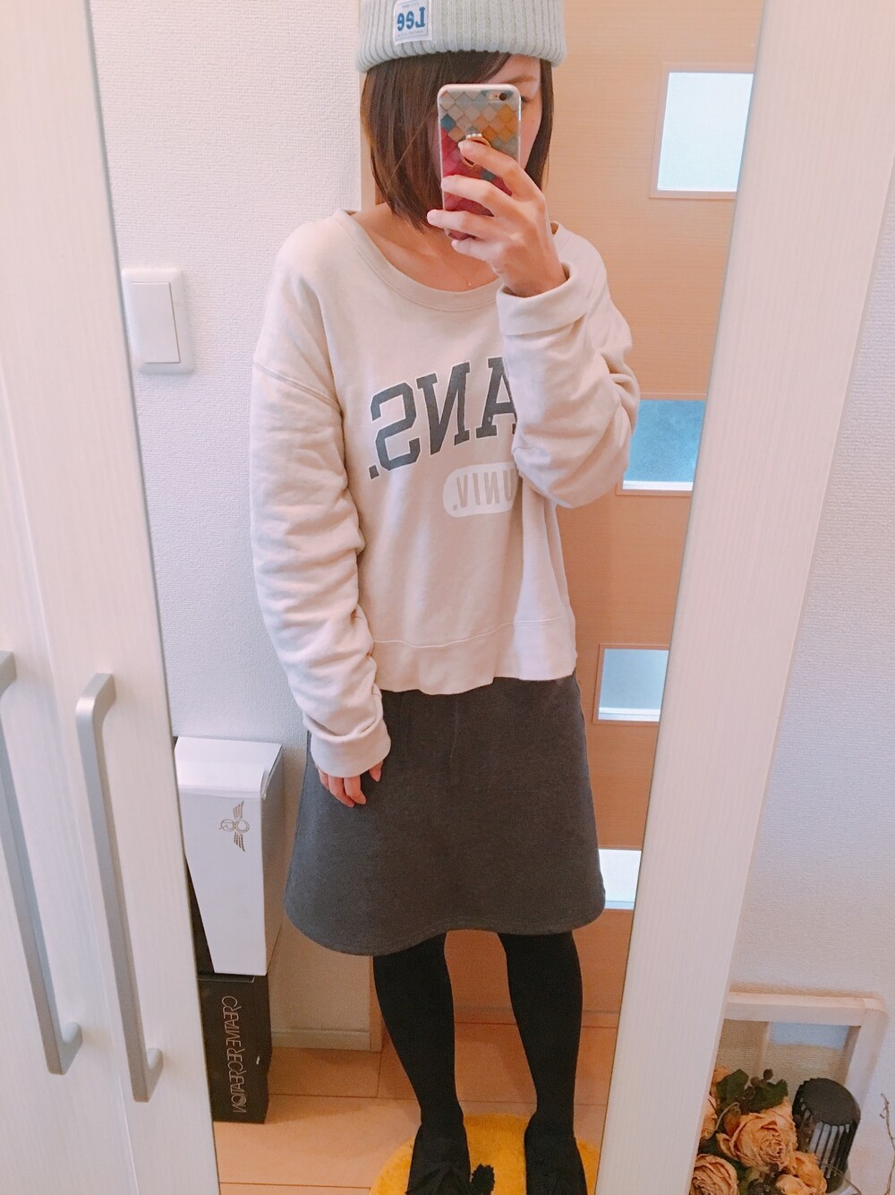 「カジュアル、スニーカー、楽チンコーデ、秋冬、おしゃれさんと繋がりたい、ぽっちゃりコーデ」｜「Leeの【LEE】ニットワッチ（ニットキャップ/ビーニー、グレー系）」を使った、chao..さん（レディース・158cm）の秋コーディネートの1枚目の写真