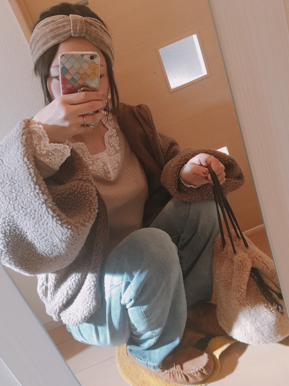 「おしゃれさんと繋がりたい、冬コーデ、プチプラ、デニム、ファーバッグ、ぽっちゃり、アプレジュール、ボアブルゾン、ボアアウター、ターバンヘアバンド」｜「apres jourのスカラップレースロングスリーブ【ZOZOTOWN限定アイテム】（Tシャツ/カットソー、ベージュ系）」を使った、chao..さん（レディース・158cm）の秋コーディネートの1枚目の写真