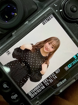「MAJESTIC LEGON（マジェスティックレゴン）の切替ドットワンピース（ワンピース、ブラック系）」を使った、Chrissie  Yuenさん（レディース・158cm）の春コーディネート