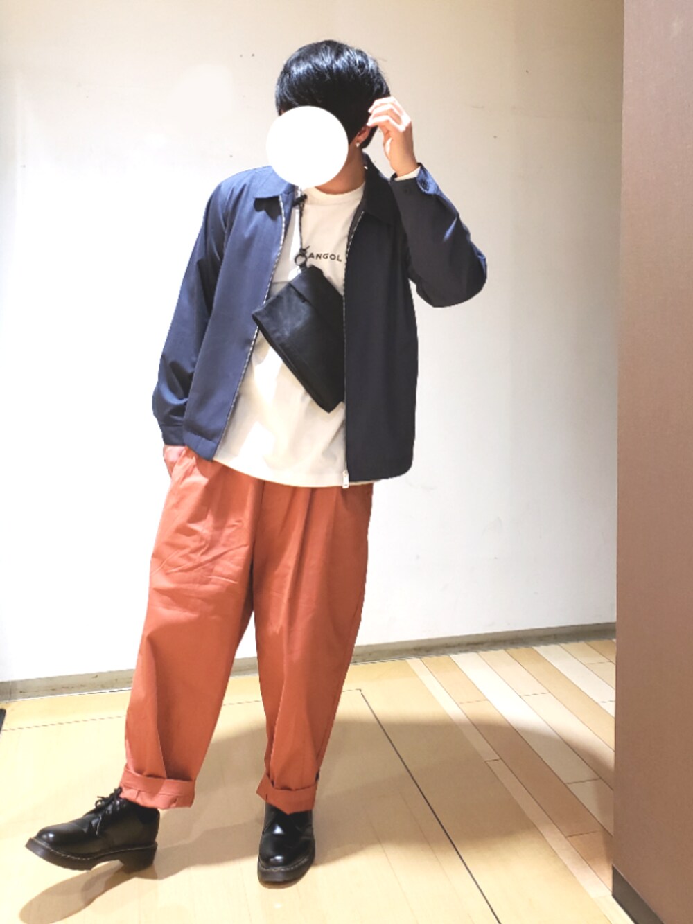 「KANGOL、春コーデ、ビッグシルエット、おしゃれさんと繋がりたい、ワイドパンツ、SENSE OF PLACE by URBAN RESEAR、カジュアルコーデ、グローバルワーク(GLOBAL WORK)、ブルゾン、ゆるコーデ」｜「SENSE OF PLACE by URBAN RESEARCHのボリュームタックパンツ（その他パンツ、オレンジ系）」を使った、たーさん（メンズ・174cm）の春コーディネートの1枚目の写真