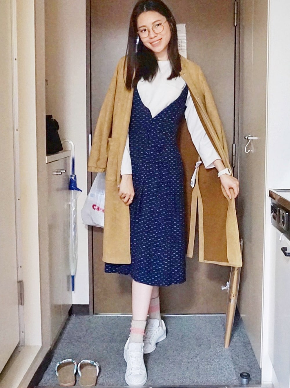 「ootd、球鞋、休閒、洋裝、女人味、白T」｜「UNIQLOのアイテム（ワンピース、ブルー系）」を使った、ruby_179さん（レディース・179cm）の春コーディネートの1枚目の写真