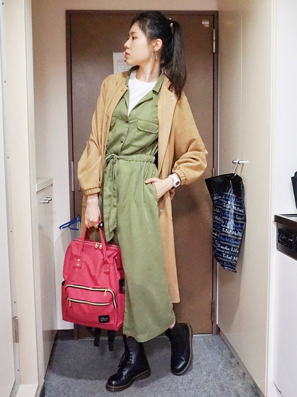 「ootd、休閒、日系極簡、洋裝、白T、雨天搭配、鹽系風格、通勤穿搭」｜「ZARAのアイテム（ワンピース/ドレス、グリーン系）」を使った、ruby_179さん（レディース・179cm）の春コーディネートの1枚目の写真
