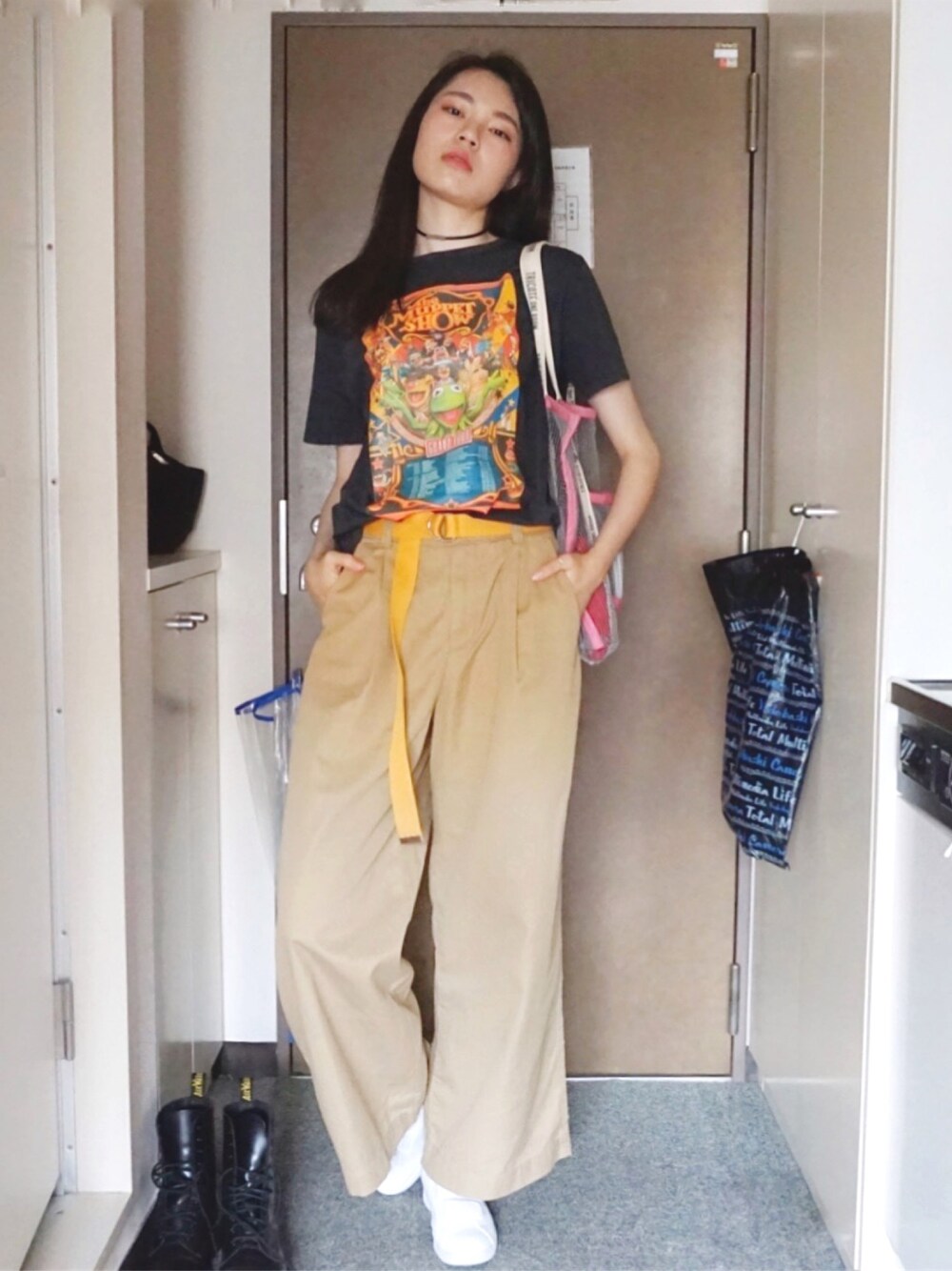 「ootd、夏、街頭穿搭、球鞋、休閒、復古、日系極簡、鹽系風格」｜「GAPのアイテム（チノパンツ、ブラウン系）」を使った、ruby_179さん（レディース・179cm）の春コーディネートの1枚目の写真
