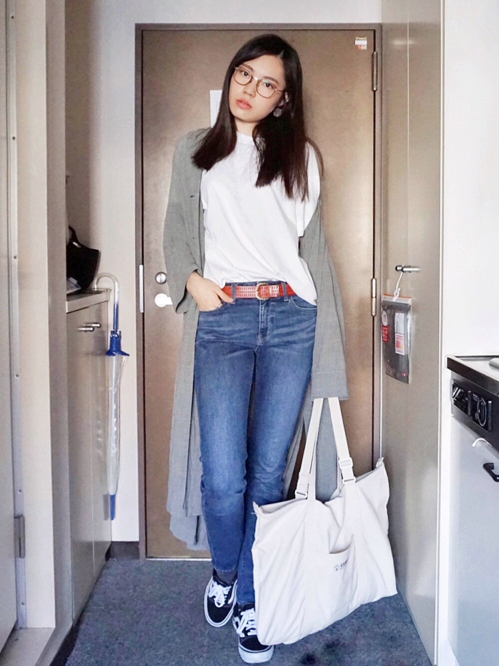 「ootd、夏、球鞋、休閒、日系極簡、牛仔褲、基礎款、鹽系風格、VANS」｜「UNIQLOのアイテム（デニムパンツ、ブルー系）」を使った、ruby_179さん（レディース・179cm）の春コーディネートの1枚目の写真