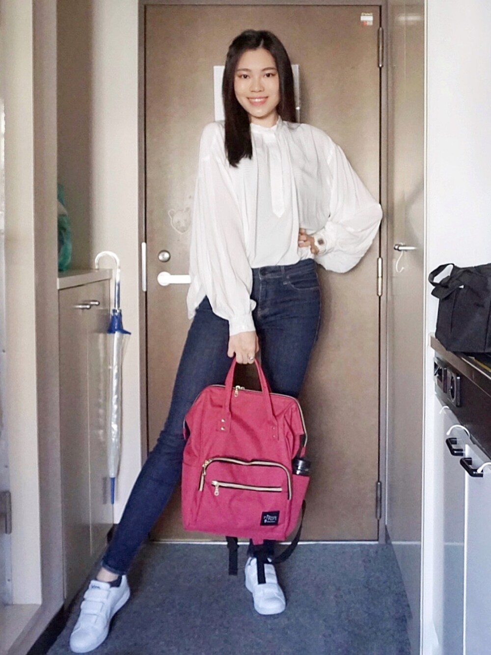 「ootd、球鞋、休閒、日系極簡、牛仔褲、基礎款、鹽系風格」｜「H&Mのアイテム（シャツ/ブラウス、ホワイト系）」を使った、ruby_179さん（レディース・179cm）の春コーディネートの1枚目の写真