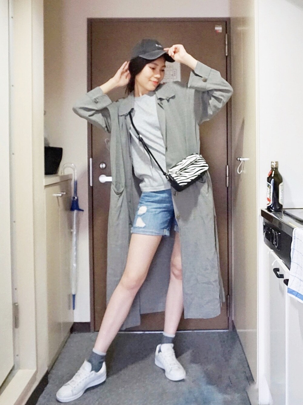 「ootd、夏、街頭穿搭、球鞋、休閒、日系極簡、基礎款」｜「NETのアイテム（デニムパンツ、ブルー系）」を使った、ruby_179さん（レディース・179cm）の春コーディネートの1枚目の写真