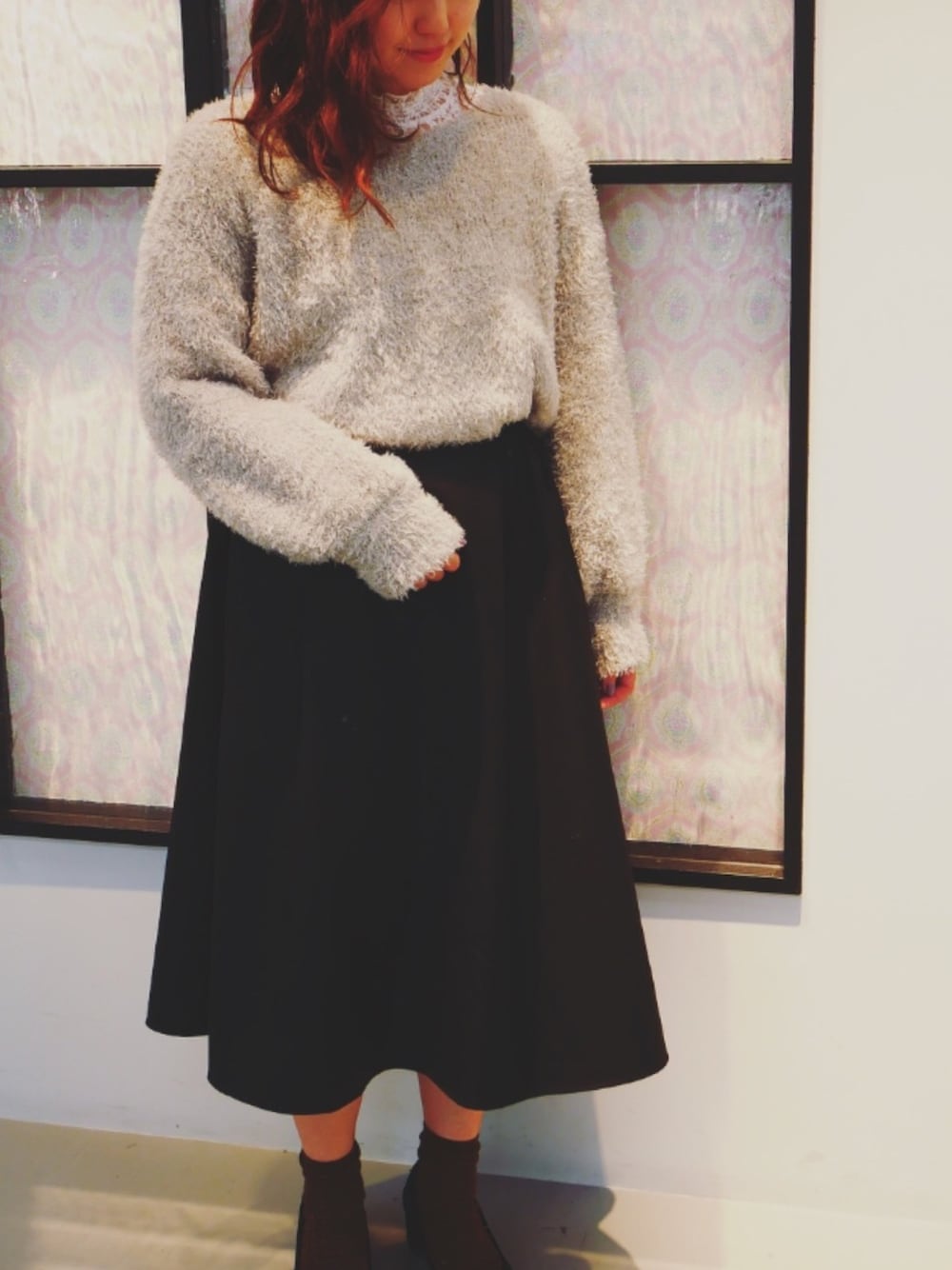 「秋のコーデ、秋服、秋冬、ニット、シャギーニット、セットアイテム、レースインナー、スカート、おしゃれさんと繋がりたい」｜「earth music&ecologyの・SET3点 ニット+レースプルオーバー+スカート（ワンピース、グレー系）」を使った、Yukoさん（レディース・154cm）の秋コーディネートの1枚目の写真