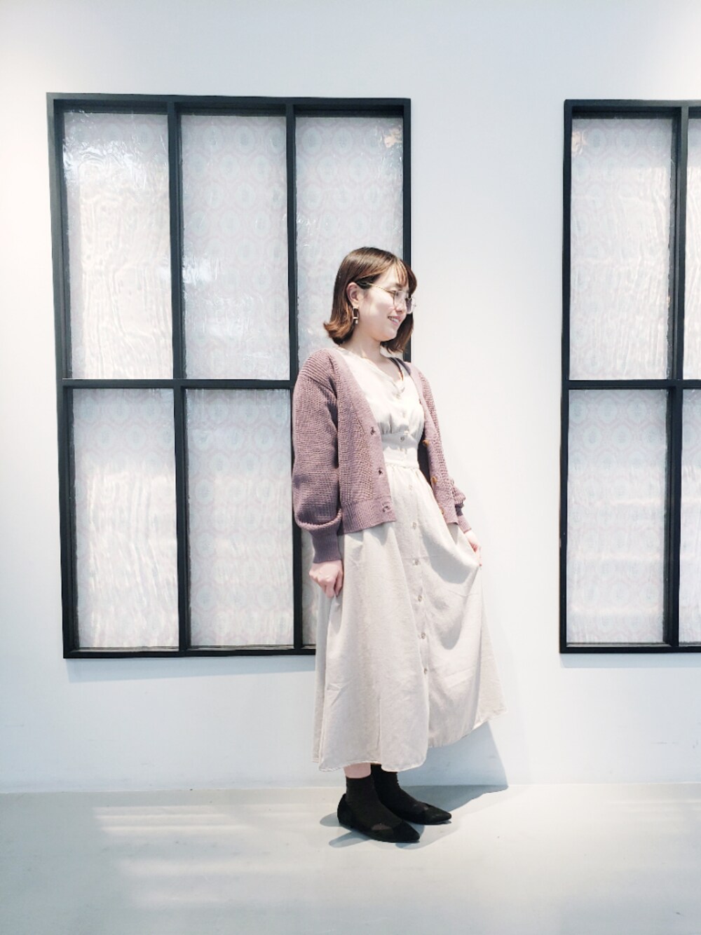「お洒落さんとつながりたい、ootd、春コーデ、くすみカラー、ワンピース、ベージュ、冬コーデ、ガーリー」｜「earth music&ecologyのエンパイアワンピース ＊（ワンピース、ベージュ系）」を使った、Yukoさん（レディース・154cm）の冬コーディネートの1枚目の写真