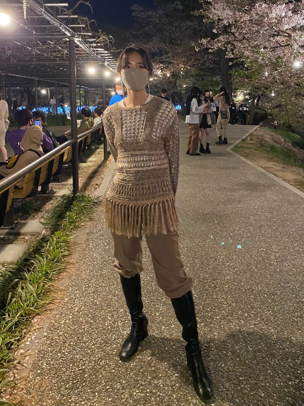 「春コーデ、大人女子、いいね、save、フォローお願いします🤑、ベージュ、ロングブーツ、AMERI、シースルー、ワントーンコーデ、お洒落さんとつながりたい、レイヤードスタイル」｜「AmeriのSPRAY MIX COLOR FRINGE KNIT（ニット/セーター、ブルー系）」を使った、lisaさん（レディース・164cm）の春コーディネートの1枚目の写真
