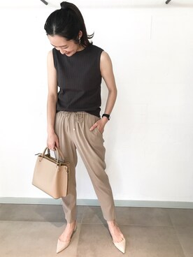 「アイテム（パンプス、グレー系）」を使った、ヤコさん（レディース・163cm）の春コーディネート