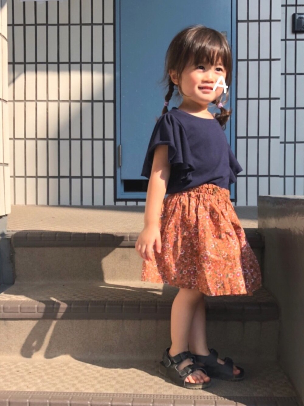 「チームバレーボール🏐、ちびっこ夏合宿⛰〜山の日編〜、3歳、フリルトップス、２ＷＡＹ、サンダル、夏コーデ、みつあみ」｜「GLOBAL WORKの【キッズ】ショルダーフリルＴ半袖/787366（Tシャツ/カットソー、ブルー系）」を使った、★app@chi★さん（キッズ・90cm）の夏コーディネートの1枚目の写真