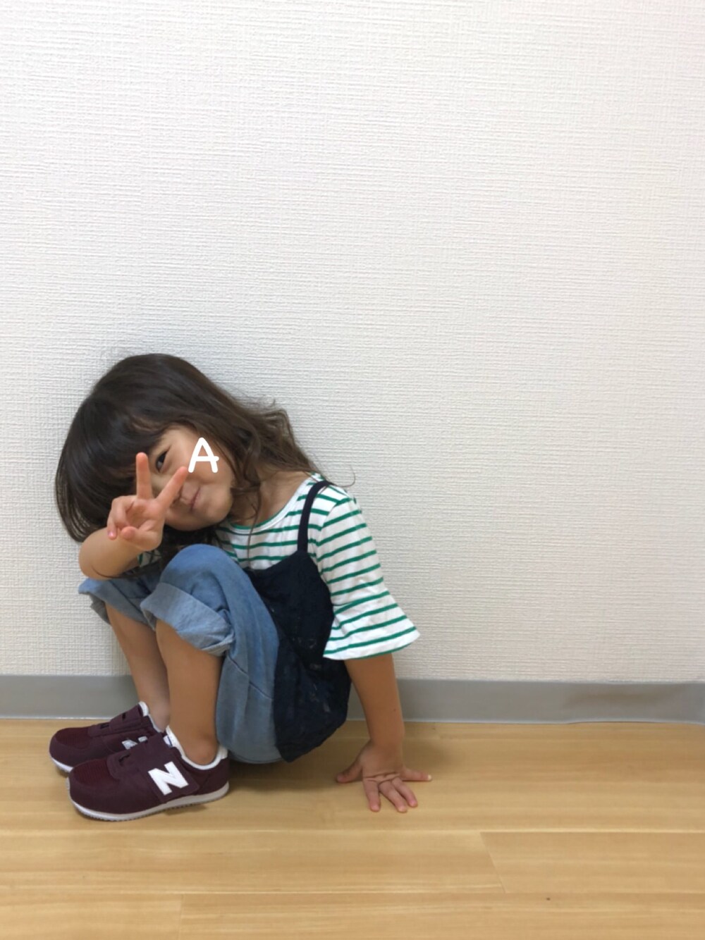 ブルー系のTシャツ/カットソー、その他のトップス、ブルー系のパンツを着用したキッズの秋コーディネートの1枚目の写真