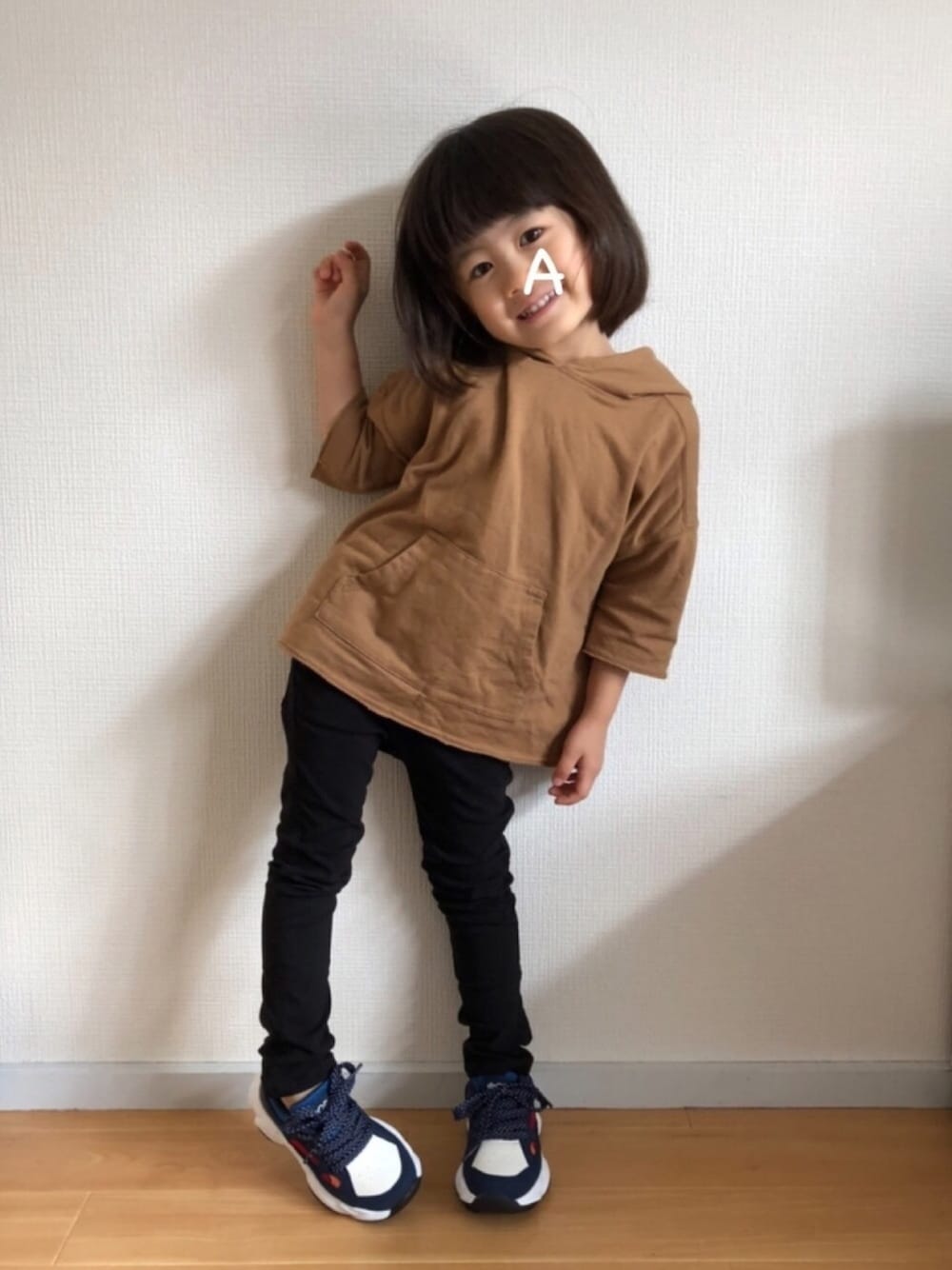 「パーカー、4歳、4歳３ヶ月、切りっぱなし、スキニーパンツ、ダッドスニーカー、シンプルコーデ、devirock、RADCHAP、ORiental TRaffic(ORiental TRaffic)」｜「devirockの切りっぱなしミニ裏毛7分袖パーカー（パーカー、ブラウン系）」を使った、★app@chi★さん（キッズ・100cm）の秋コーディネートの1枚目の写真