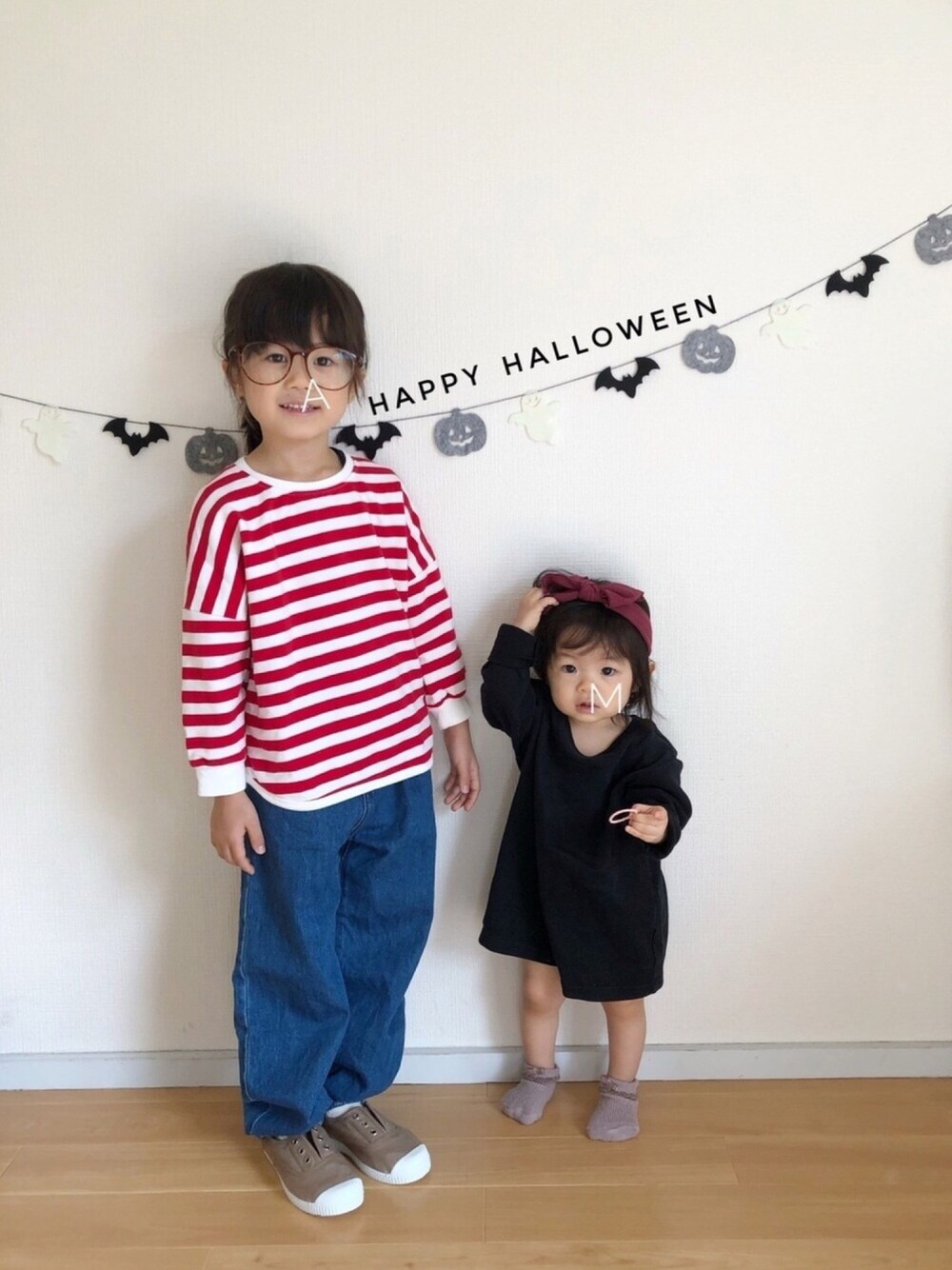 「ハロウィン、wearhalloween2020、5歳、1歳0ヶ月、ボーダー、デニムパンツ、スリッポン、ヘアバンド、仮装、魔女の宅急便」｜「Korea(hellobooq )のアイテム（トップス、レッド系）」を使った、★app@chi★さん（キッズ・100cm）の秋コーディネートの1枚目の写真