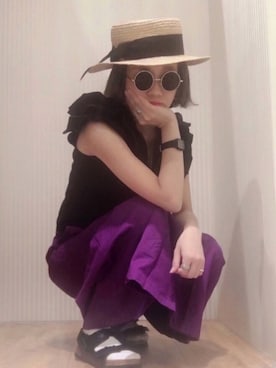 「パープル×黒」｜「アイテム（帽子）」を使った、emigoさん（レディース・162cm）の春コーディネート