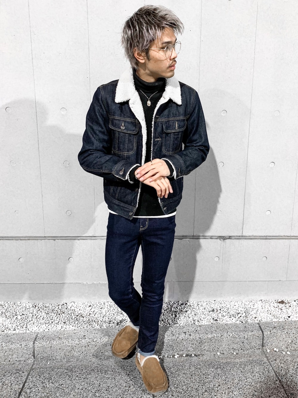 「春コーデ、おしゃれさんと繋がりたい、デニムオンデニム、低身長、デニムパンツ、UGGモカシン、UGG、ボアデニムジャケット、ボアジャケット、カジュアル」｜「GUのアイテム（ジャケット/アウター、ブルー系）」を使った、Tatsuya さん（メンズ・172cm）の春コーディネートの1枚目の写真