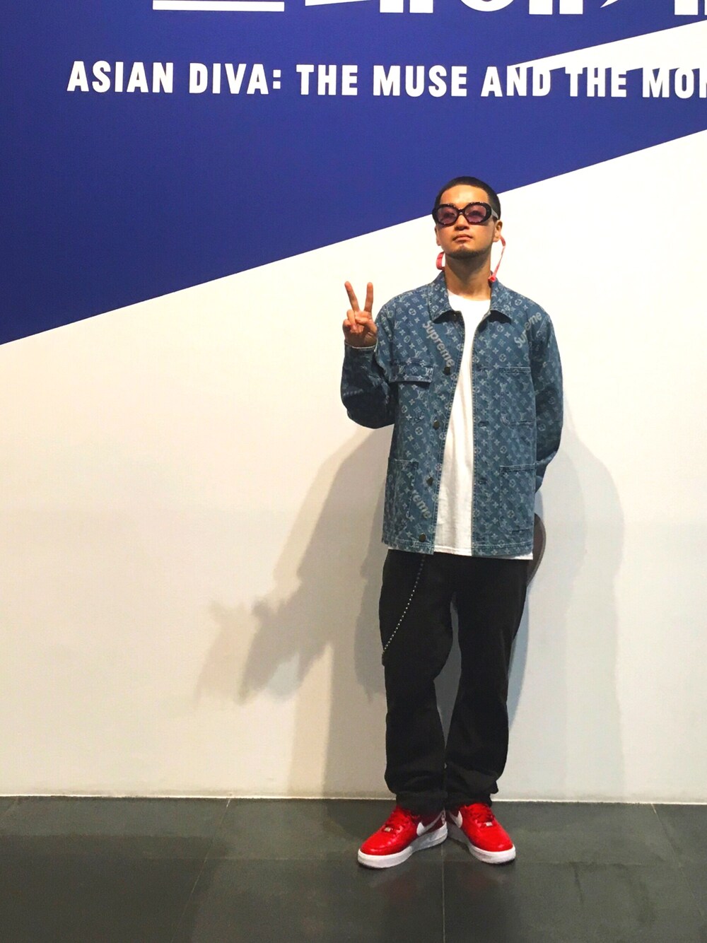 「summer、夏、夏コーデ、シュプリーム、ルイヴィトン、supreme、LouisVuitton、NIKE、コーデ」｜「EFFECTORのアイテム（サングラス、ブルー系）」を使った、pluskdkさん（メンズ・177cm）の夏コーディネートの1枚目の写真