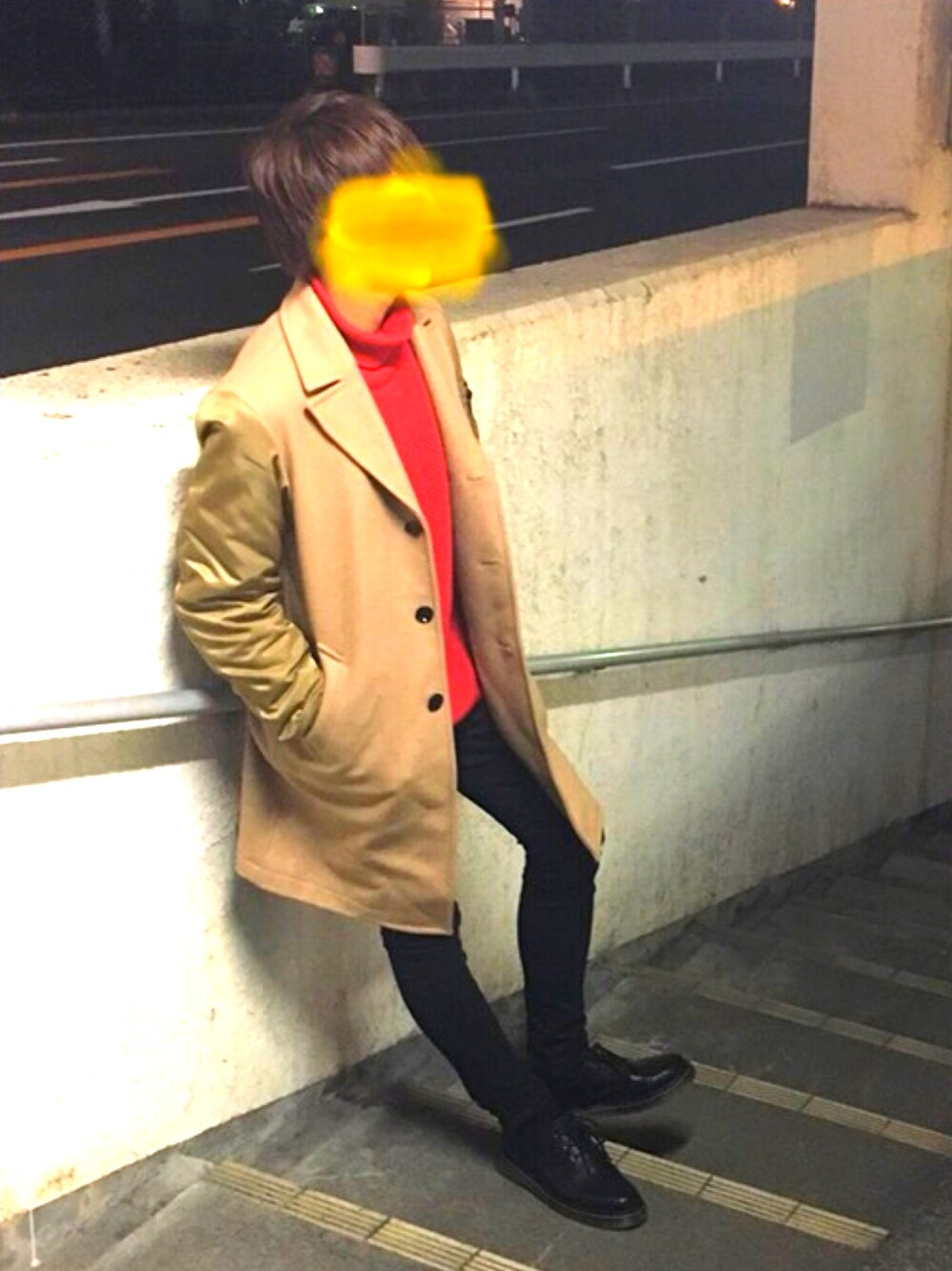 「コート、冬、大学生、ニット、黒スキニー、ベージュ」｜「DIESELの00S3IZ0SARN（チェスターコート、ベージュ系）」を使った、Shujiさん（メンズ・174cm）の冬コーディネートの1枚目の写真