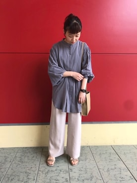 「siiwa（シーワ）のsiiwa　コットンシルクバンドカラーシャツ（シャツ/ブラウス、グレー系）」を使った、akaneさん（レディース・154cm）の春コーディネート