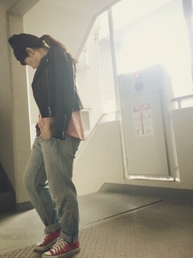 「赤コンバース」｜「アイテム（ライダースジャケット）」を使った、ゆかり🍎さん（レディース・152cm）の春コーディネート