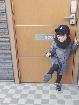 「BREEZE（ブリーズ）のアイテム（チェスターコート）」を使った、soo&aaaさん（キッズ・100cm）の冬コーディネート