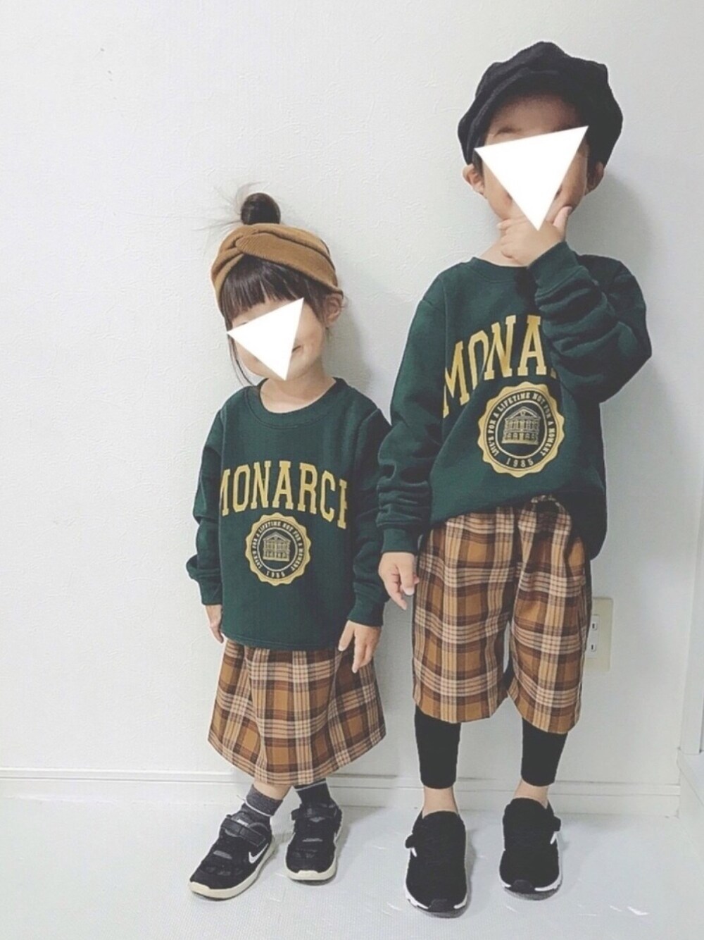 その他のスウェット、その他のスウェット、ブラウン系のスカートを着用したキッズの秋コーディネートの1枚目の写真