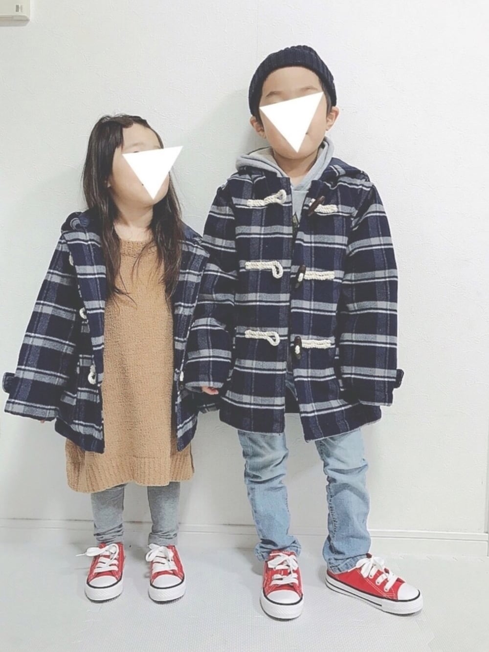 「初売りセールで買いました2019、リンクコーデ、兄妹コーデ、ダッフルコート、チェックコート、5歳、3歳」｜「apres les coursのダッフルコート（ダッフルコート、ブルー系）」を使った、soo&aaaさん（キッズ・100cm）の冬コーディネートの1枚目の写真