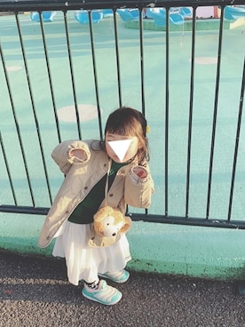 「白スカート」｜「アイテム（ノーカラージャケット）」を使った、soo&aaaさん（キッズ・100cm）の冬コーディネート
