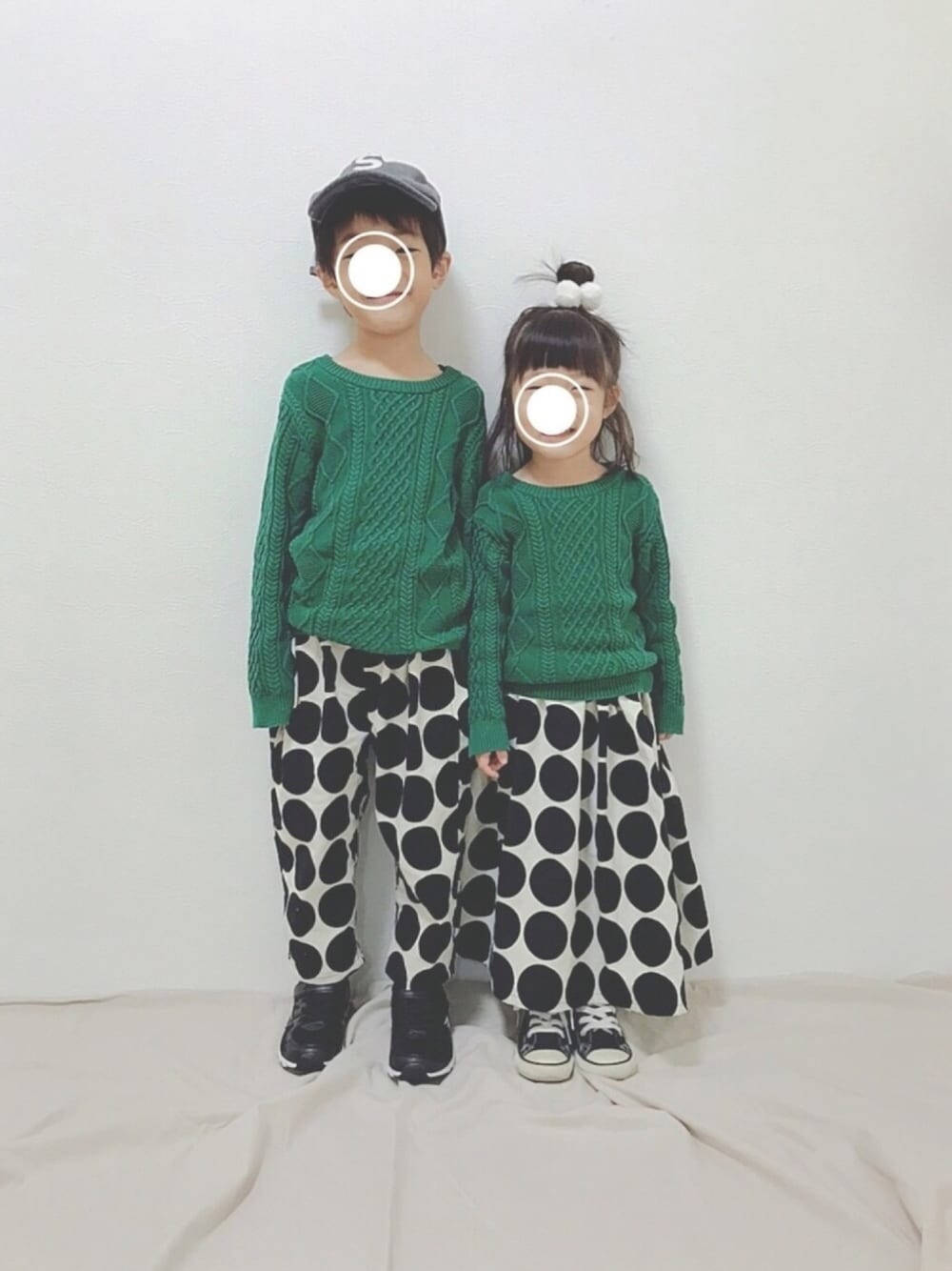 「グリーン、クリスマスカラー、ドットパンツ、ドットスカート、みゅーなちゃんmade、myu__na、兄妹コーデ、ケーブルニット、クリスマス」｜「GLOBAL WORKの【キッズ】アラエルケーブルニットプルオーバー17/762104（ニット/セーター、グリーン系）」を使った、soo&aaaさん（キッズ・110cm）の冬コーディネートの1枚目の写真