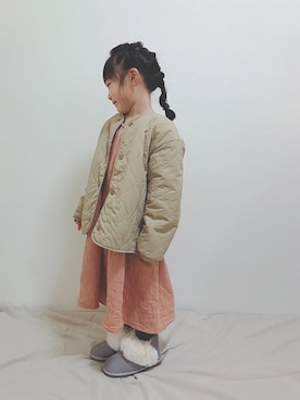 「ムートンブーツ」｜「アイテム（ノーカラージャケット）」を使った、soo&aaaさん（キッズ・110cm）の冬コーディネート