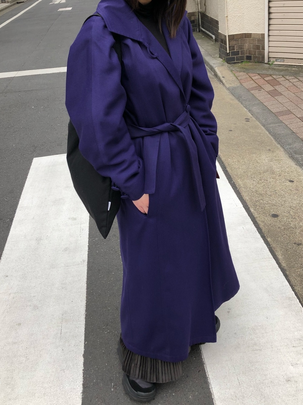 「トレンチコート、紫、高円寺」｜「ZOOLのアイテム（トレンチコート、パープル系）」を使った、てつさん（メンズ・173cm）の春コーディネートの1枚目の写真