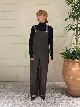 「フェイクレザー」｜「アイテム（オールインワン・サロペット）」を使った、Maedaさん（レディース・156cm）の秋コーディネート