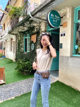 「H&M（エイチ・アンド・エム）のアイテム（Tシャツ/カットソー、ベージュ系）」を使った、Olga    chienさん（レディース・163cm）の秋コーディネート