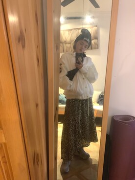 「RASVOA（ラスボア）のアイテム（MA-1）」を使った、夏小正さん（レディース・155cm）の春コーディネート