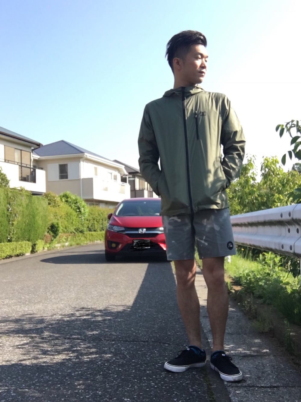 「ナイロンジャケット、ナイロンパーカー、ボードショーツ、いいね、save、フォローお願いします🤑、ショートパンツ、Tシャツ、プチプラコーデ、フォロー返します、フォローミー、シンプルコーデ」｜「DCのアイテム（ナイロンジャケット、グリーン系）」を使った、TaKa.K(相互フォロー)さん（メンズ・171cm）の春コーディネートの1枚目の写真