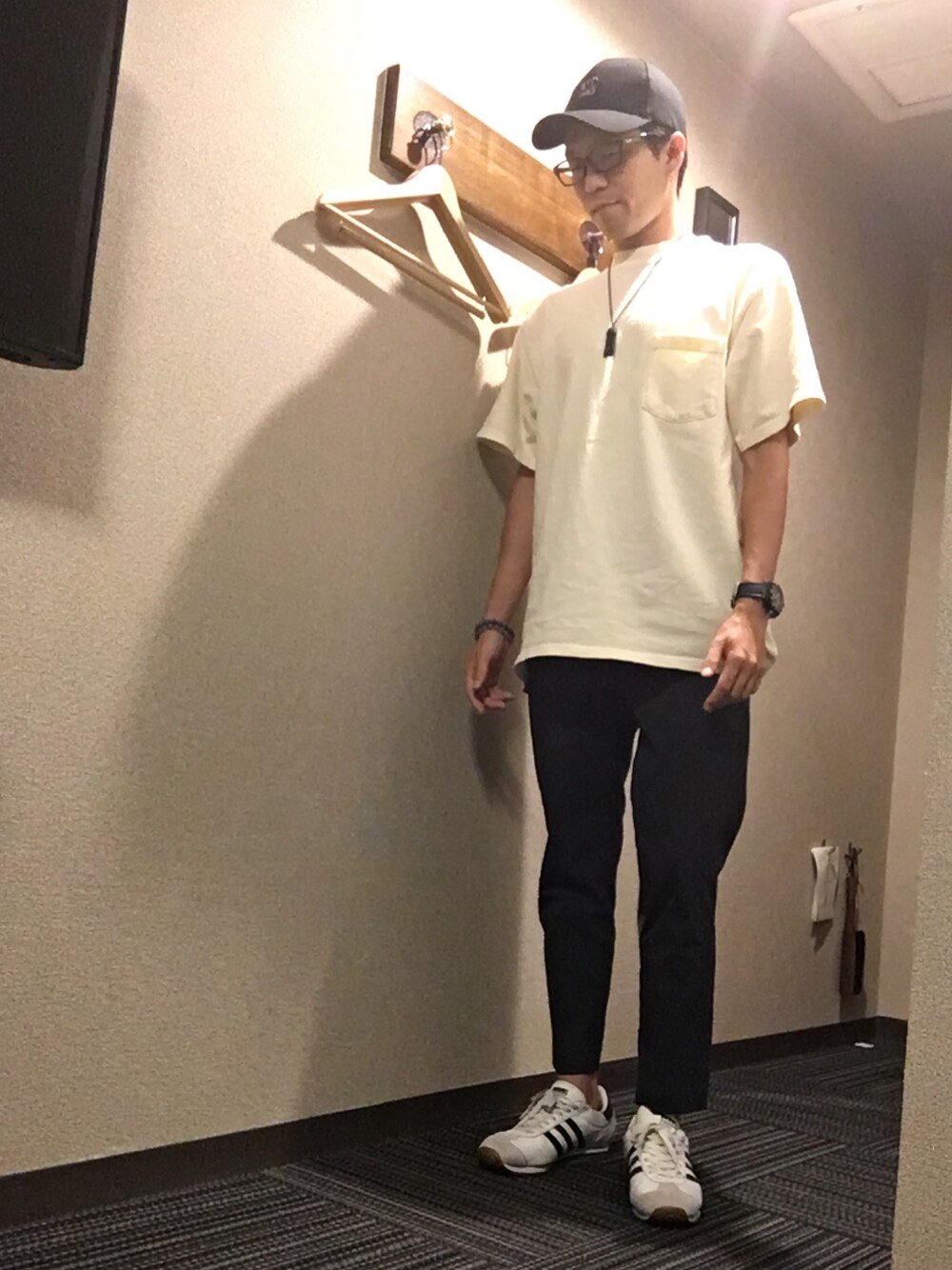 「休日スタイル、UNIQLO、アンクルパンツ、シンプルコーデ、adidas、CAP、LINE@、モノトーンコーデ、LUMINOX、ray ban」｜「Goodwear(Since1983)のアイテム（Tシャツ/カットソー、ホワイト系）」を使った、TaKa.K(相互フォロー)さん（メンズ・171cm）の夏コーディネートの1枚目の写真