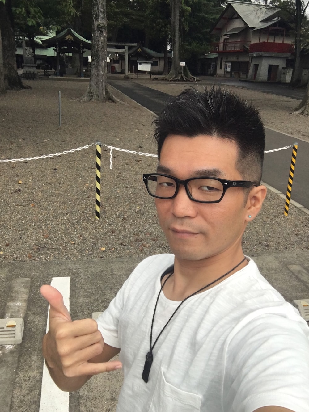 「オーバーサイズ、白Tシャツ、メガネ男子、相互フォロー、黒縁眼鏡、ウェリントン、休日スタイル、お洒落さんとつながりたい、大人カジュアル、アラサー」｜「Ray-Banのアイテム（メガネ、ブラック系）」を使った、TaKa.K(相互フォロー)さん（メンズ・171cm）の秋コーディネートの1枚目の写真