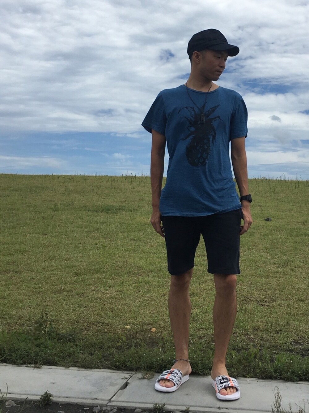 「サーフィン、ワークキャップ、チャンピオン、スウェットパンツ、ベナッシ、NIKE、相互フォロー、いいね、save、フォローお願いします🤑、Tシャツ、海」｜「SCOTCH & SODAのアイテム（Tシャツ/カットソー、ブルー系）」を使った、TaKa.K(相互フォロー)さん（メンズ・171cm）の秋コーディネートの1枚目の写真