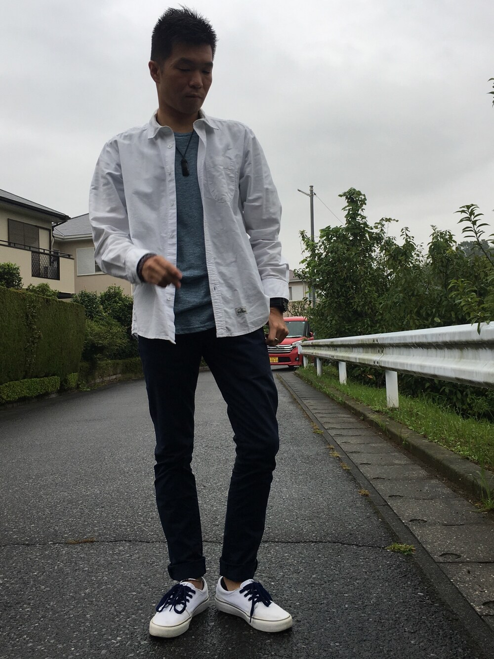 「白シャツ、チノパン、白スニーカー、秋服準備はじめました、ネイビー、白、相互フォロー、30代、いいね、save、フォローお願いします🤑、アパレルスタッフ」｜「Quiksilverのアイテム（Tシャツ/カットソー、ブルー系）」を使った、TaKa.K(相互フォロー)さん（メンズ・171cm）の秋コーディネートの1枚目の写真