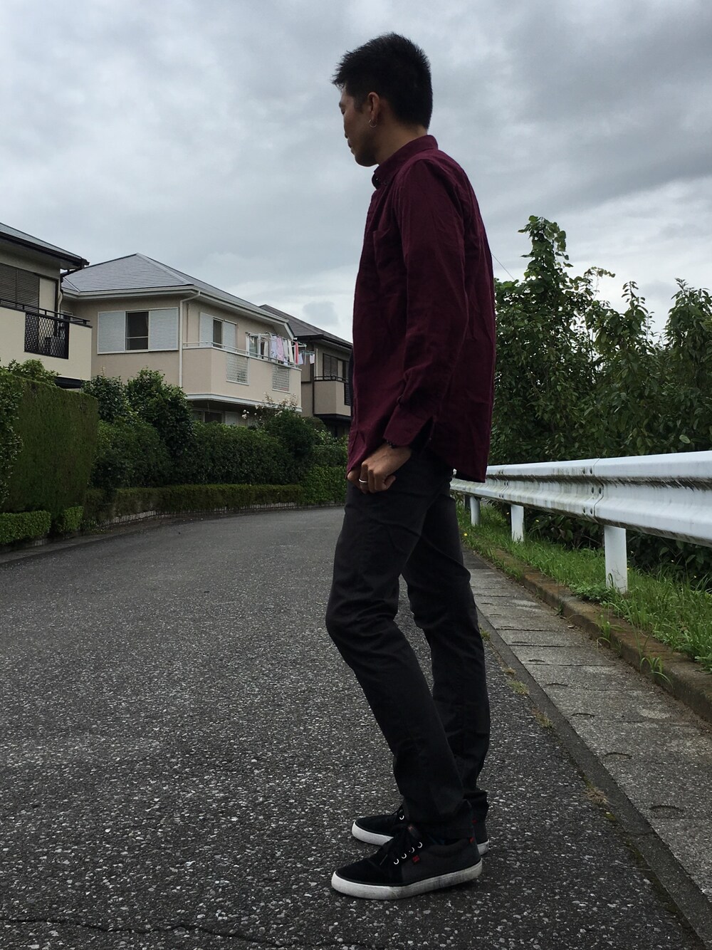「いいね、save、フォローお願いします🤑、テーパードパンツ、シャツ、ユニクロ、ボルドー、ワインレッド、相互フォロー、30代コーデ、今日のコーデ、雨の日コーデ」｜「UNIQLOのアイテム（シャツ/ブラウス、レッド系）」を使った、TaKa.K(相互フォロー)さん（メンズ・171cm）の秋コーディネートの1枚目の写真