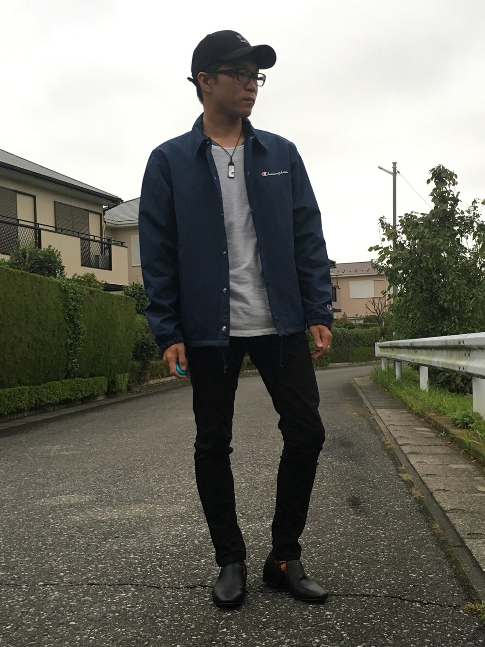 「黒スキニー、コーチジャケット、ローファー、UNIQLO、Champion、ZARA、スポーツMIX'18秋、大人コーデ、黒キャップ、相互フォロー」｜「UNIQLOのアイテム（Tシャツ/カットソー、ホワイト系）」を使った、TaKa.K(相互フォロー)さん（メンズ・171cm）の秋コーディネートの1枚目の写真
