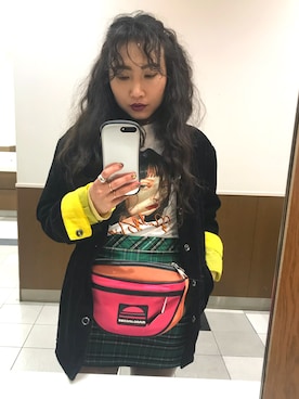 「MARC JACOBS（マークジェイコブス）のアイテム（ボディバッグ/ウエストポーチ）」を使った、KINOKOさん（レディース・155cm）の春コーディネート