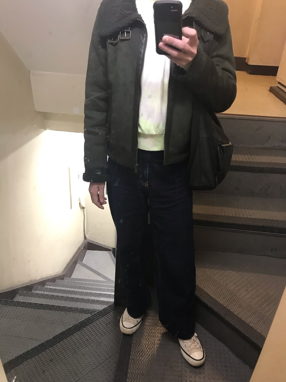 「FOREVER 21のアイテム（ムートンコート、グリーン系）」を使った、JUNさん（メンズ・167cm）の冬コーディネートの1枚目の写真