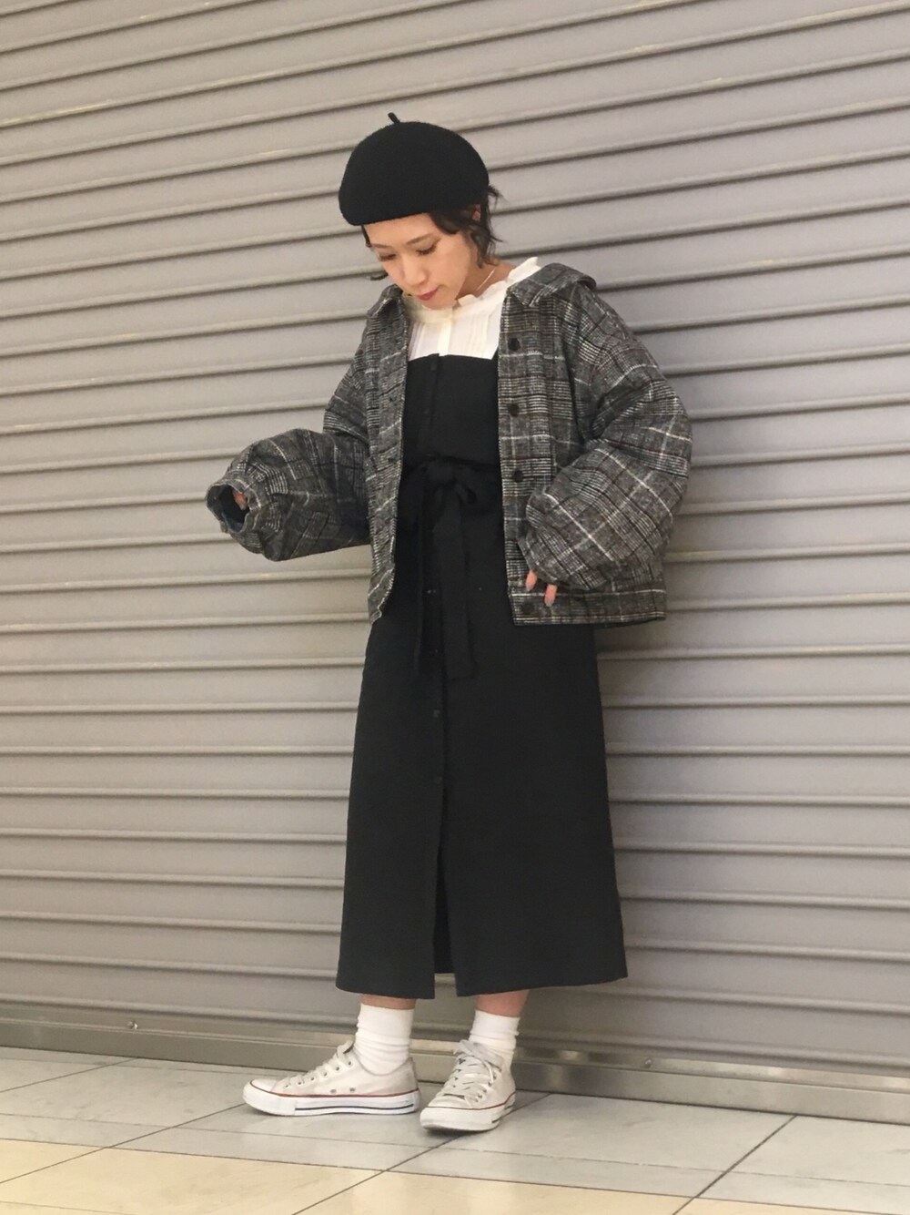 「w closet、ダブルクローゼット、チェックブルゾン、レースアップ、ナロースカート、ブルゾン」｜「w closetの後ろレースアップチェックGジャン（その他アウター、ブラック系）」を使った、イノウエ トモミさん（レディース・148cm）の冬コーディネートの1枚目の写真